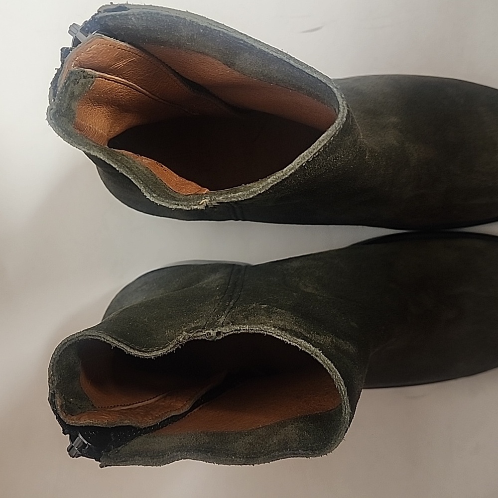 Frye Distressed Gorgeous Olive Suede Side Zip Ankle Quality Bootie Boots Size 8B - Picture 4 of 15